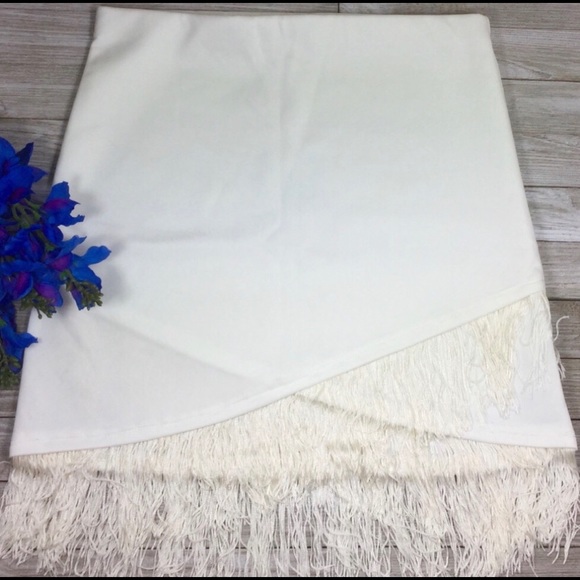 ONE LEFT ! 💲💲💲 SALE MARKDOWN Fringe Skirt - Picture 2 of 7